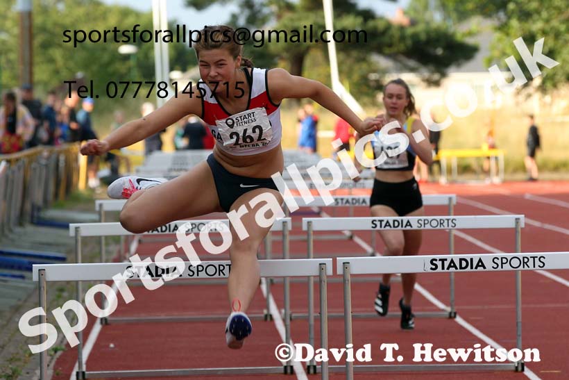 Hurdles, 2021 North East Grand Prix 6, Monkton, Wednesday, August 4th. Photo: David T. Hewitson/Sports for All Pics